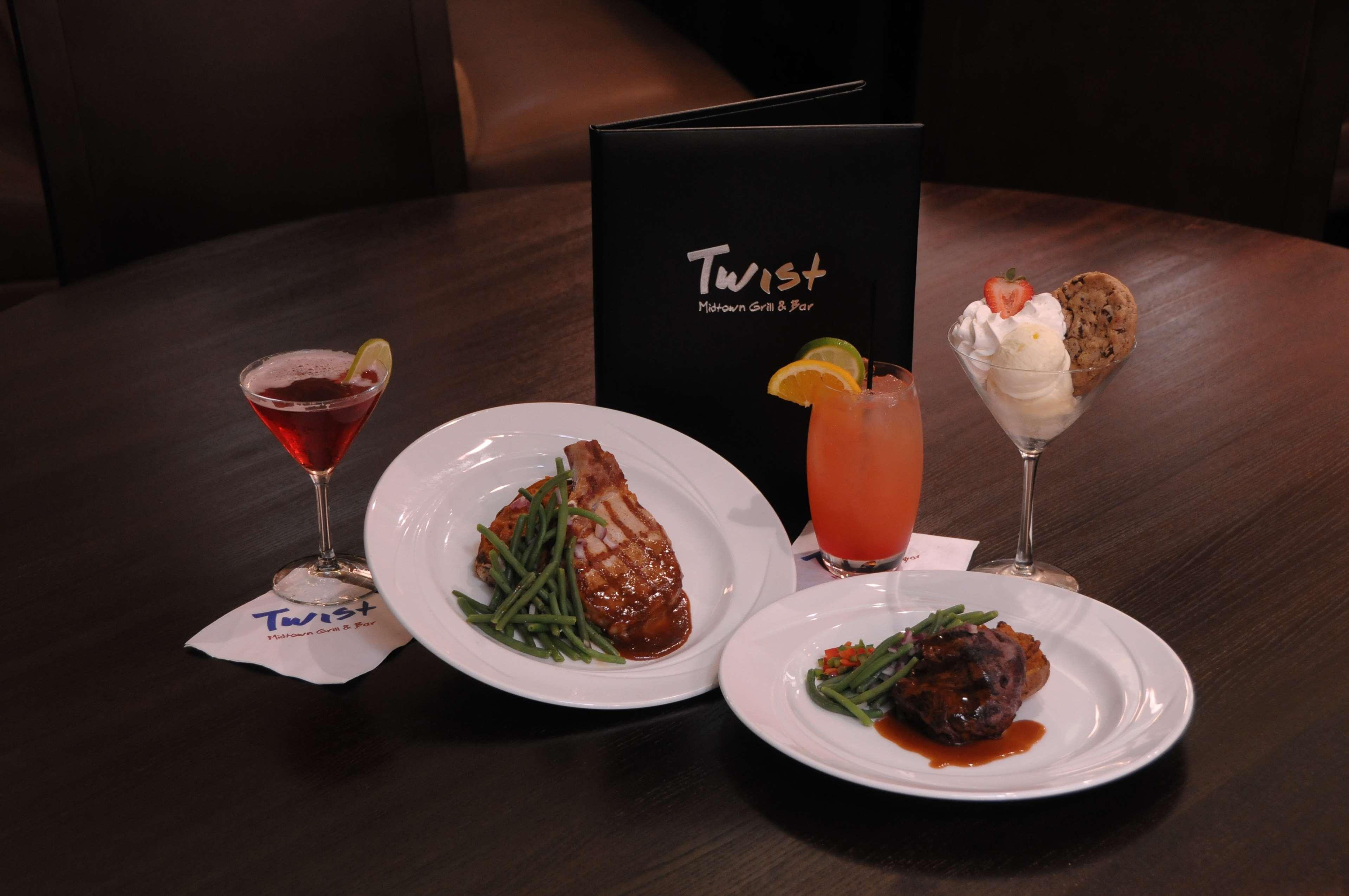 Doubletree By Hilton Decatur Riverfront Bagian luar foto