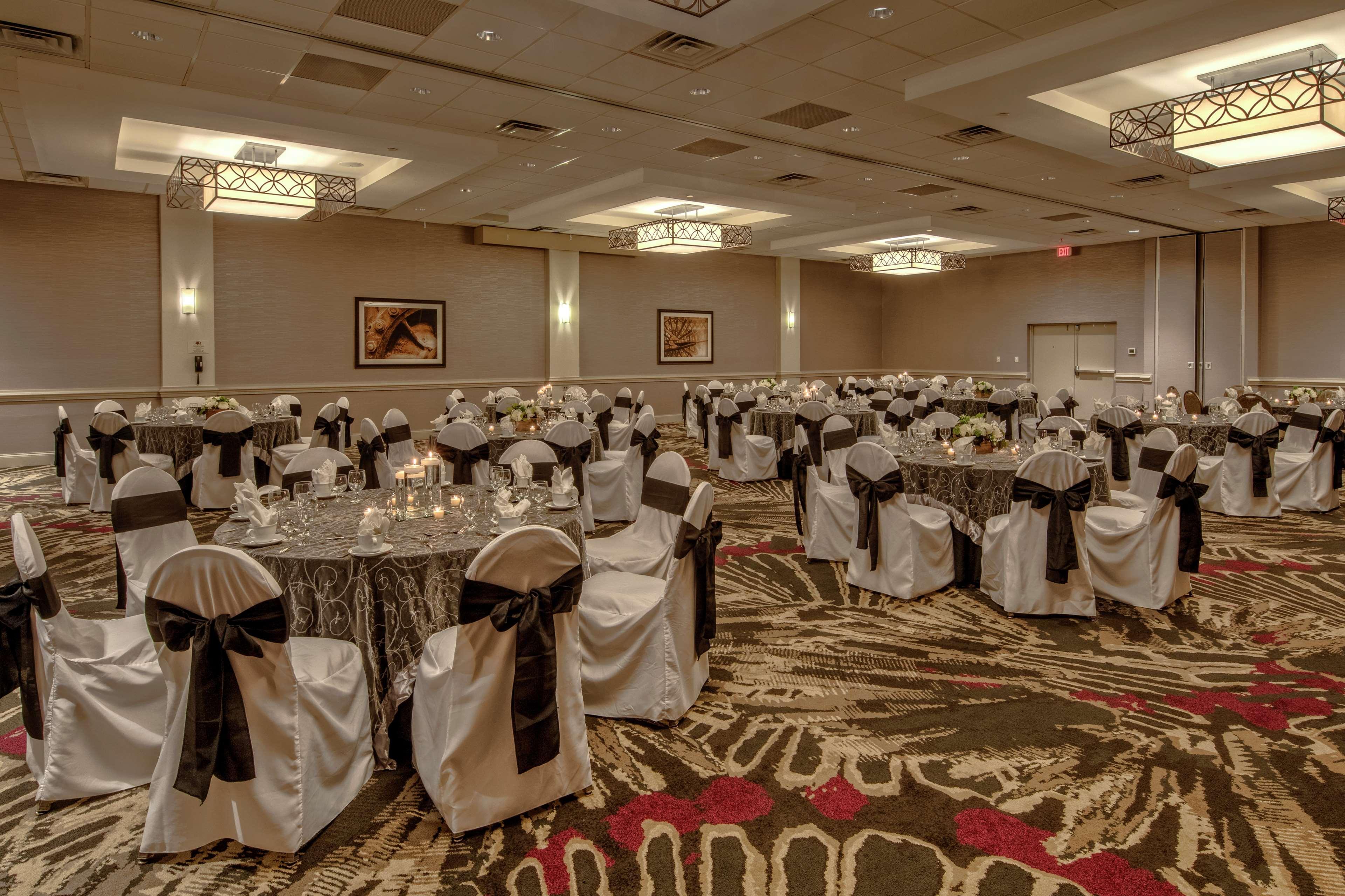 Doubletree By Hilton Decatur Riverfront Bagian luar foto