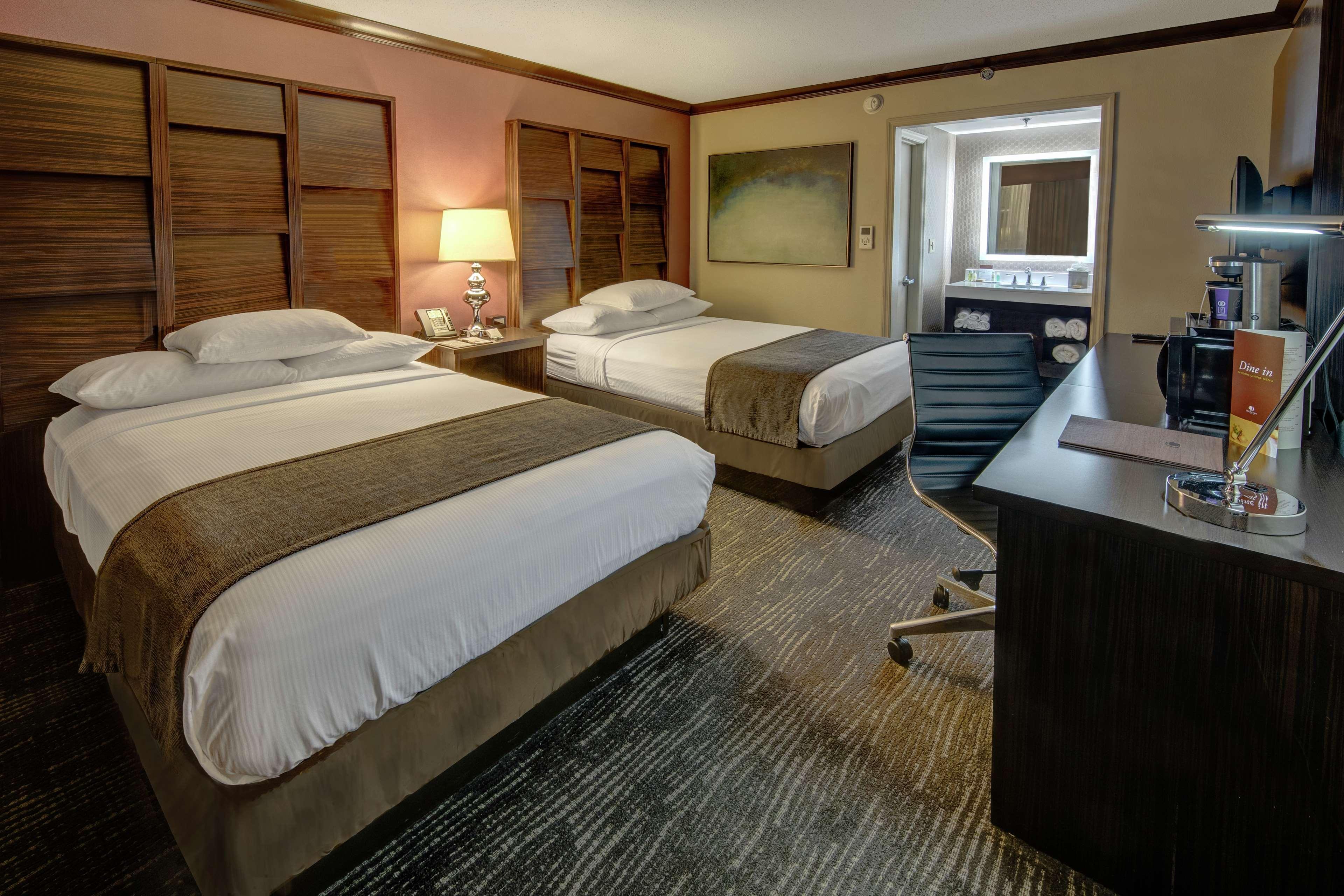 Doubletree By Hilton Decatur Riverfront Bagian luar foto
