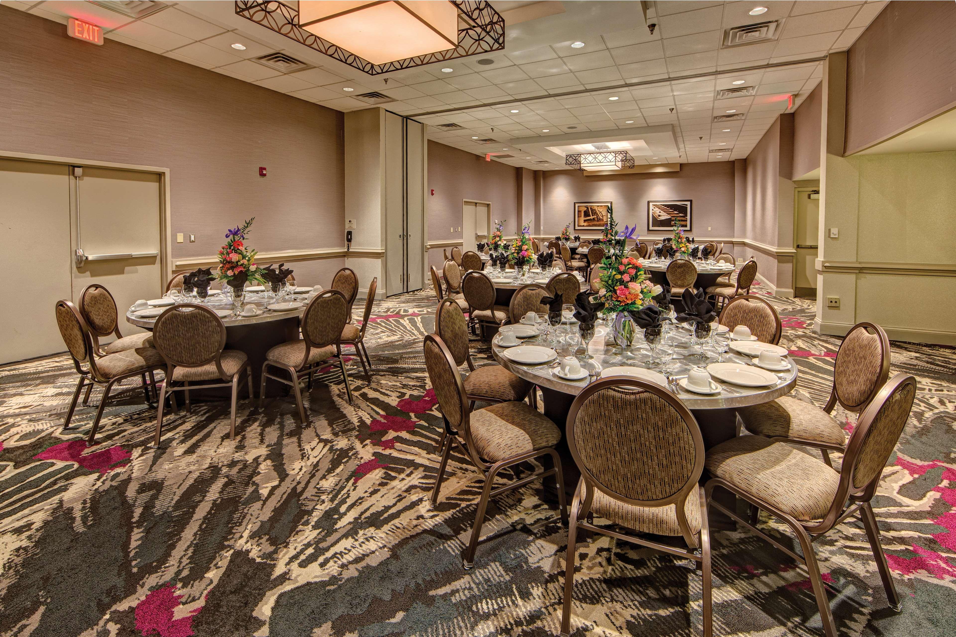 Doubletree By Hilton Decatur Riverfront Bagian luar foto