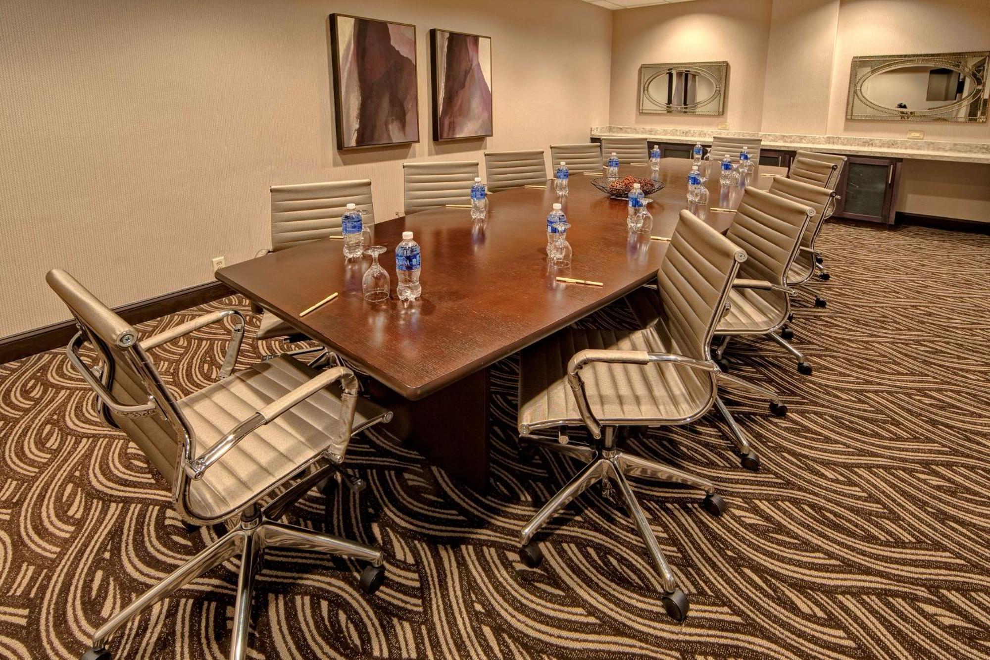 Doubletree By Hilton Decatur Riverfront Bagian luar foto