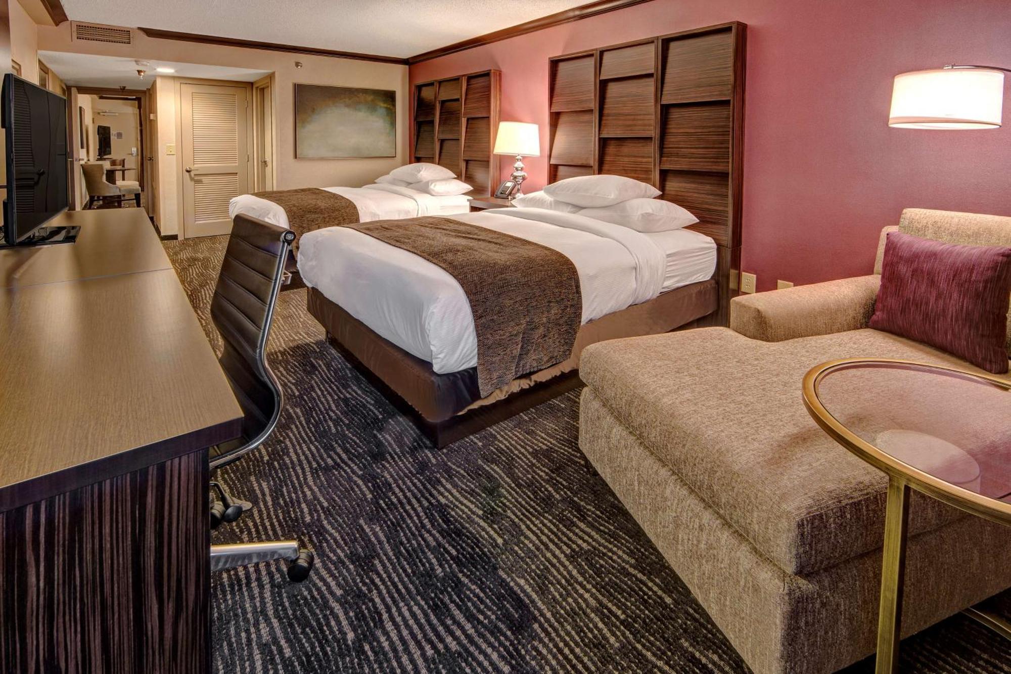 Doubletree By Hilton Decatur Riverfront Bagian luar foto