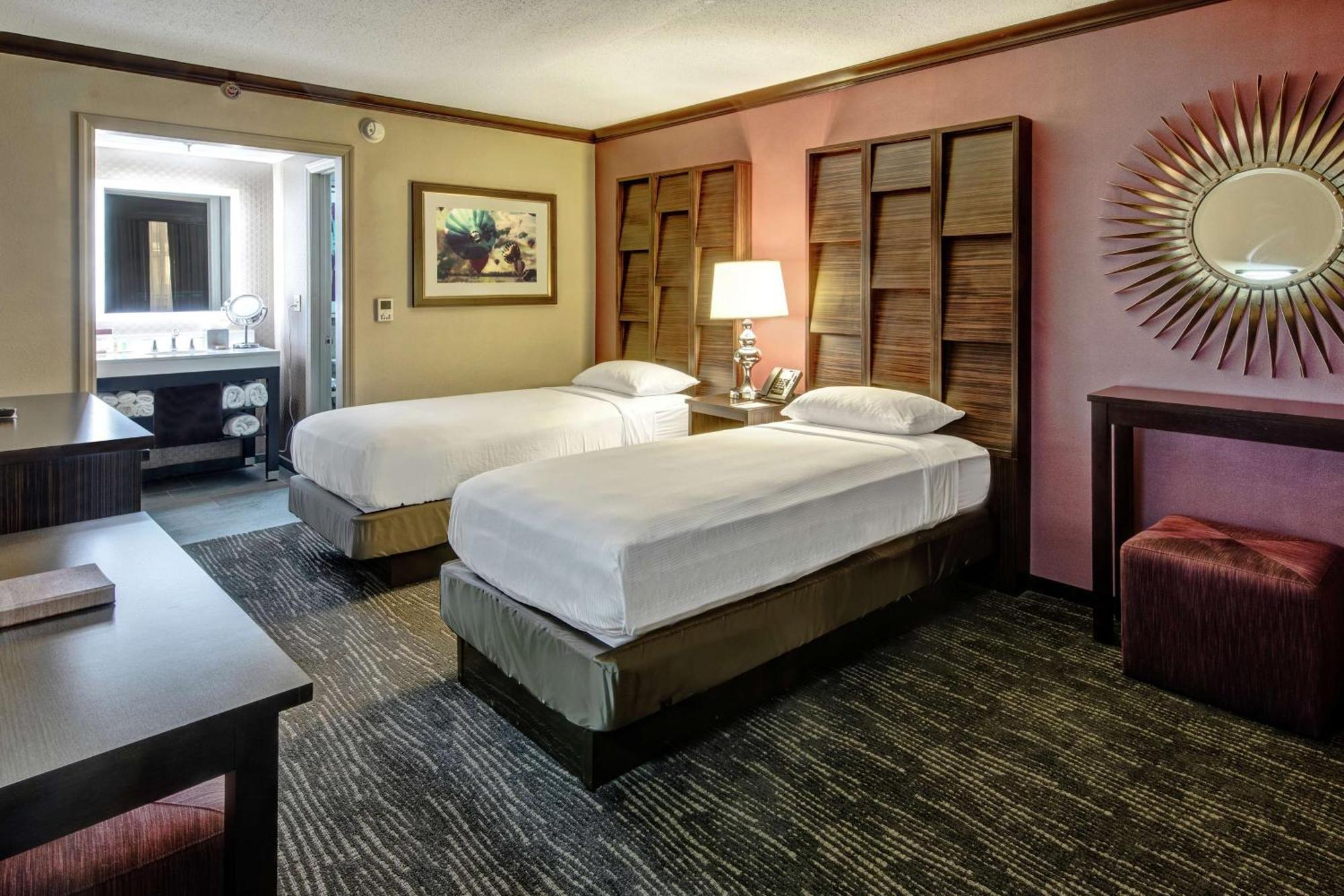 Doubletree By Hilton Decatur Riverfront Bagian luar foto