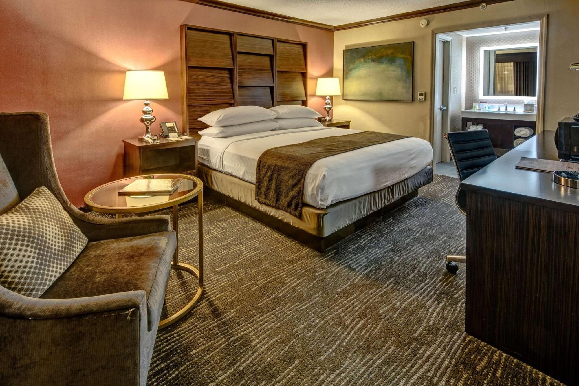 Doubletree By Hilton Decatur Riverfront Bagian luar foto