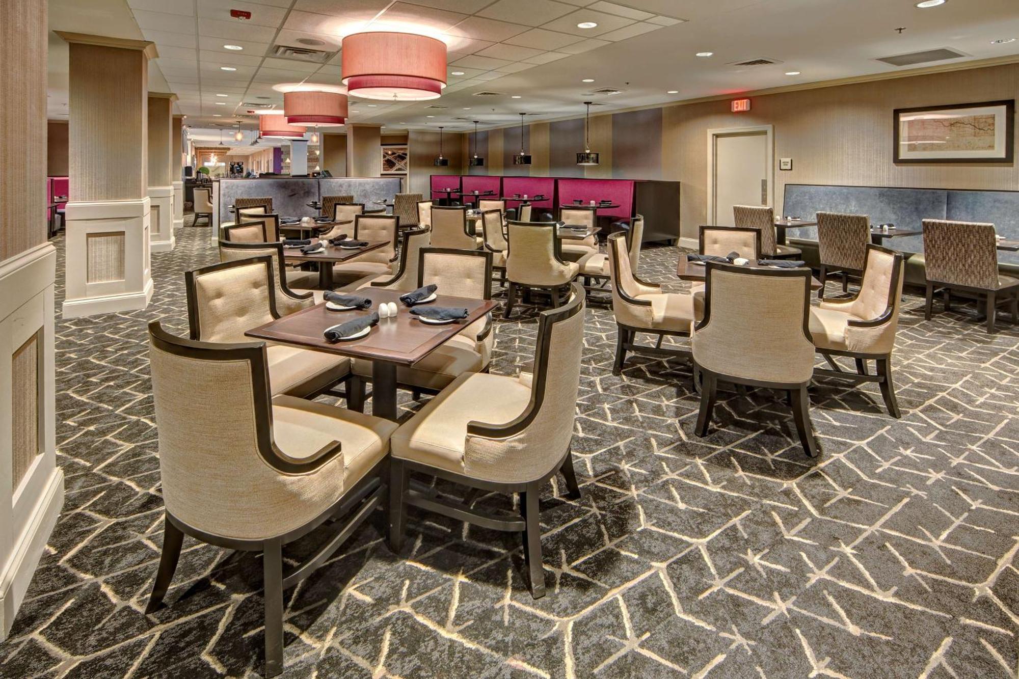 Doubletree By Hilton Decatur Riverfront Bagian luar foto