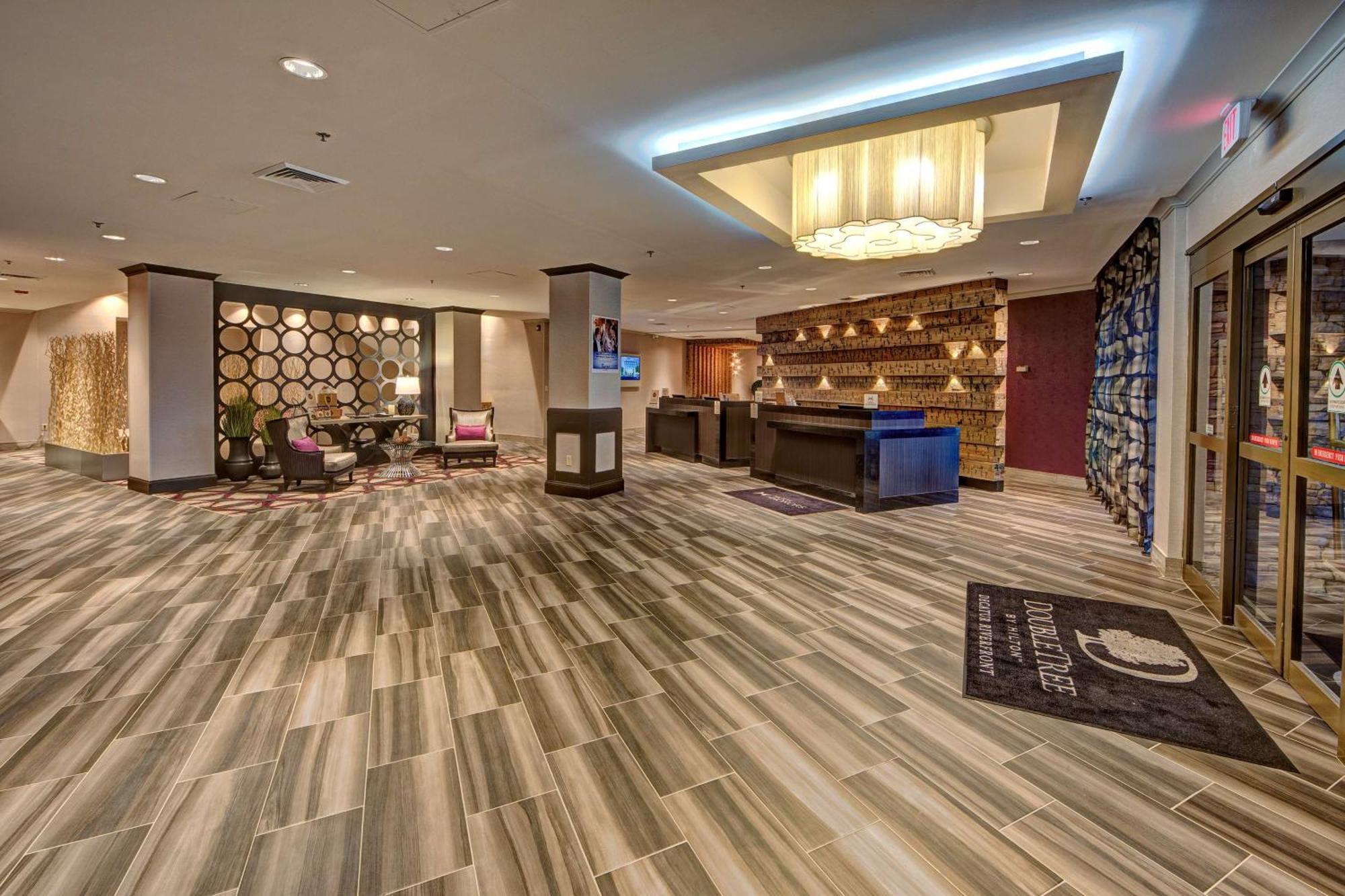Doubletree By Hilton Decatur Riverfront Bagian luar foto